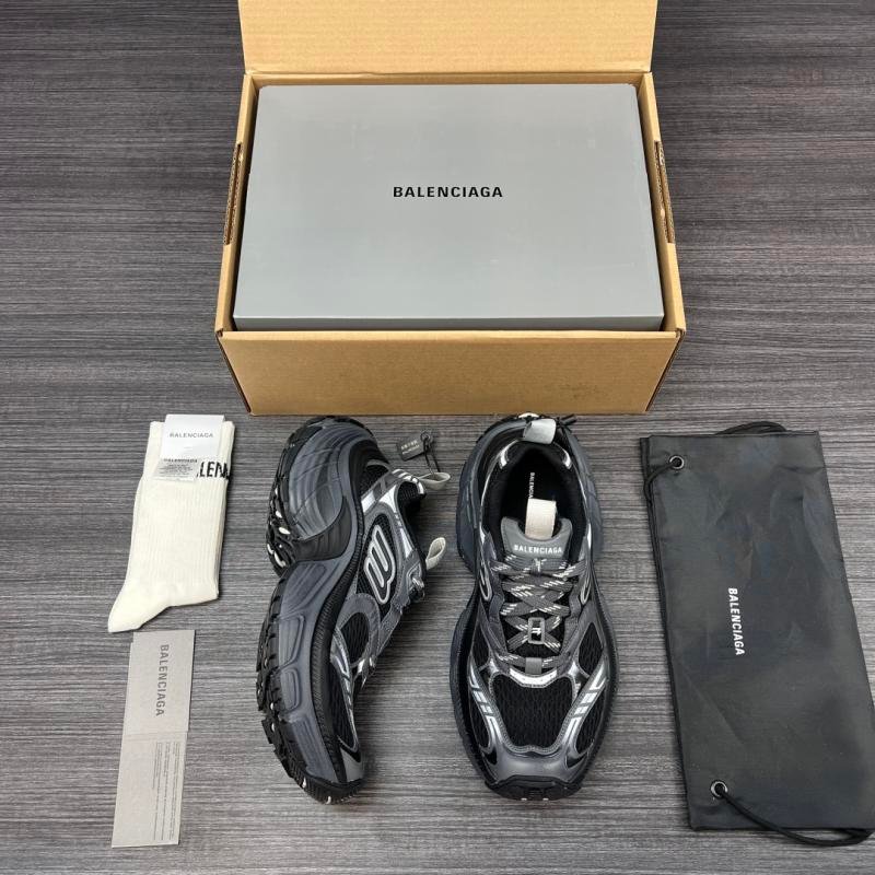1741618016 976 BALENCIAGA 6XL PAPA SHOES WITH LACETS WITH ROUND TOE Black