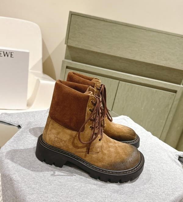 Loewe Star Round-Like lace-up boots