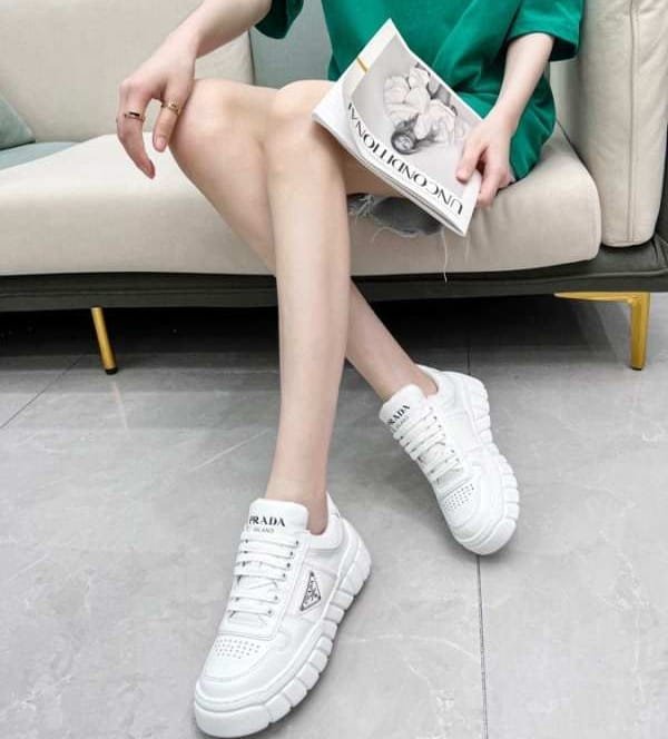 2022 new prada prada white triangular shoes