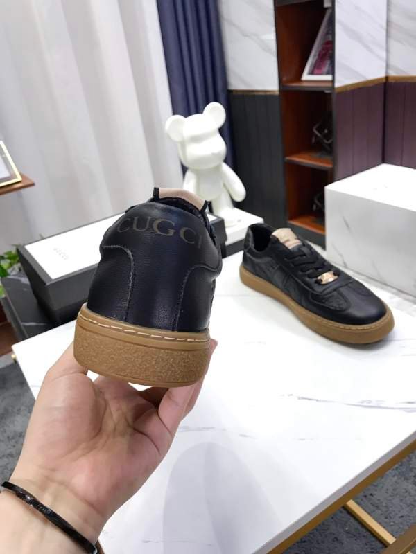 1742047457 224 Classic black skateboarding men shoes Gucci