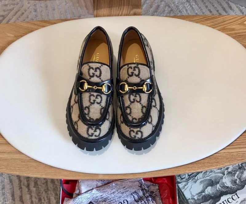 Thick moccasins with thick