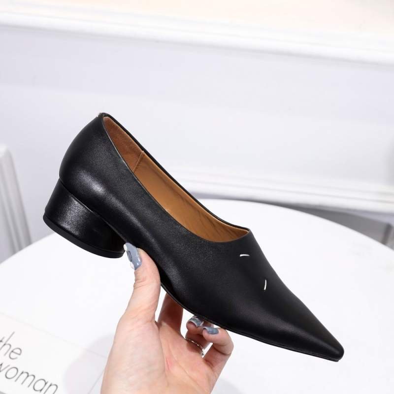 1742135923 279 High heels in black leather Majira