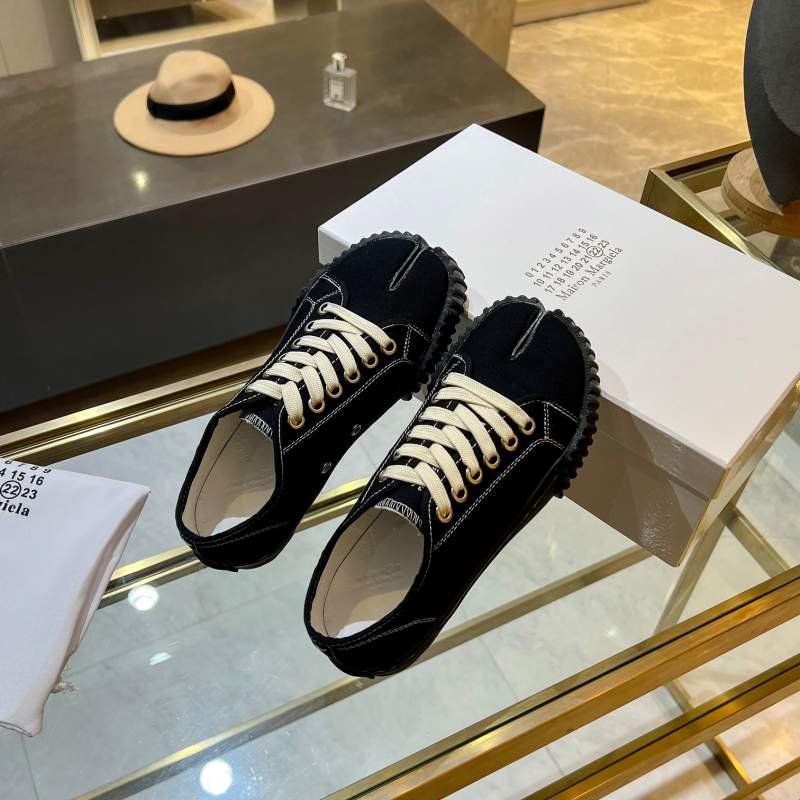 1742160877 140 Canvas Shoes with Shared Capper Majira