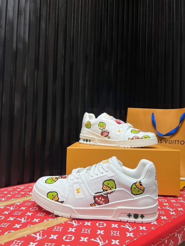 Louis Vuitton Louis Vuitton Trainer low top casual shoes