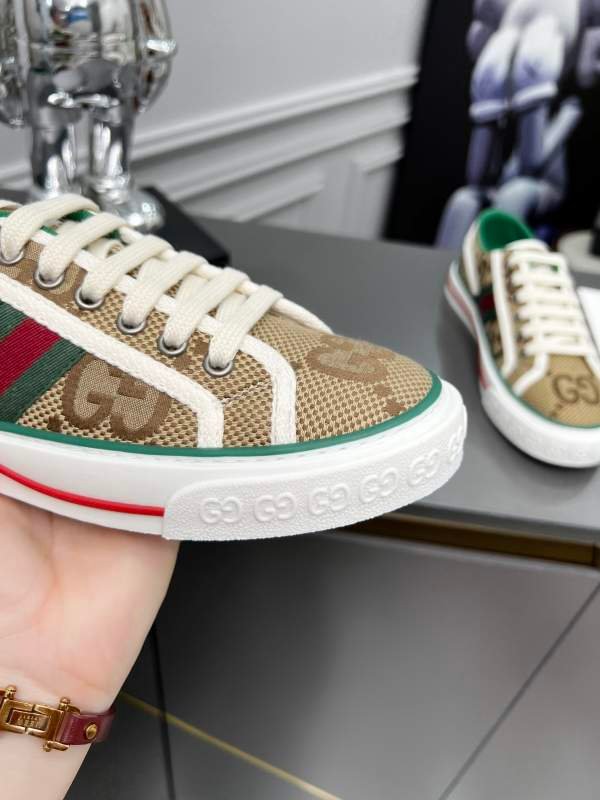 1742245259 812 Gucci New 1977 board shoes