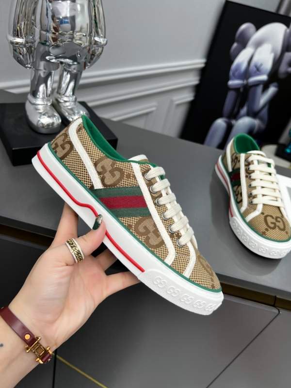 1742245260 352 Gucci New 1977 board shoes