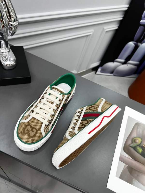 1742245262 865 Gucci New 1977 board shoes