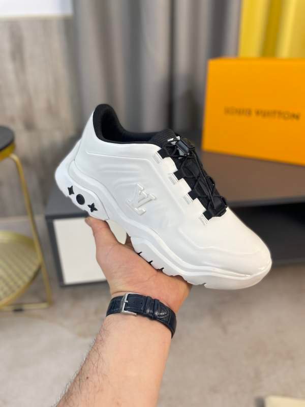 1742275004 244 LV New sports shoes for men
