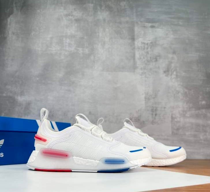 Adidas Classic Triple Leaf sneakers