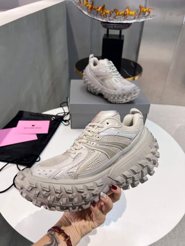 1742628205 137 Tire shoes from the ancient series Balenclaga Defender