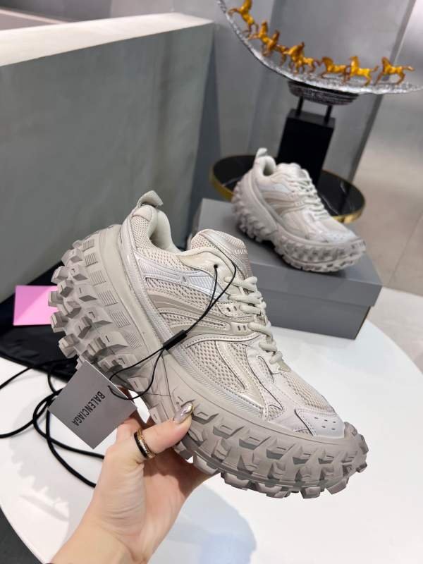 1742628205 954 Tire shoes from the ancient series Balenclaga Defender