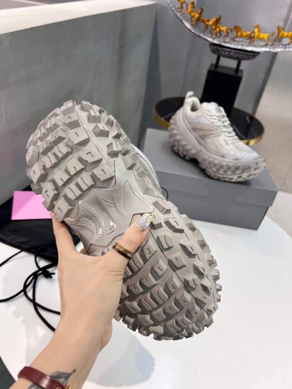 1742628206 454 Tire shoes from the ancient series Balenclaga Defender