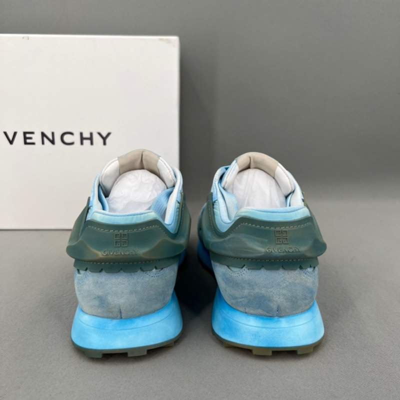 1742632034 888 Givenchys last casual sneakers give