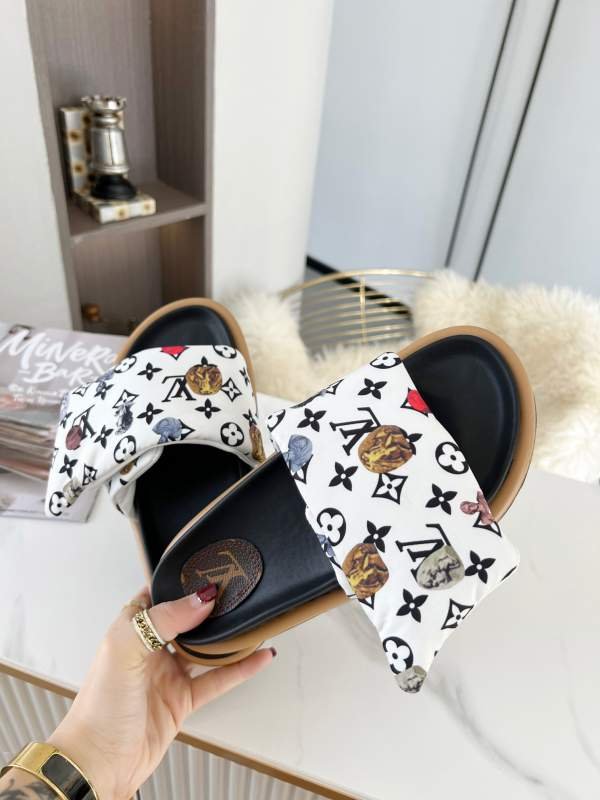 1742699752 910 LV2022 New spring and summer counter
