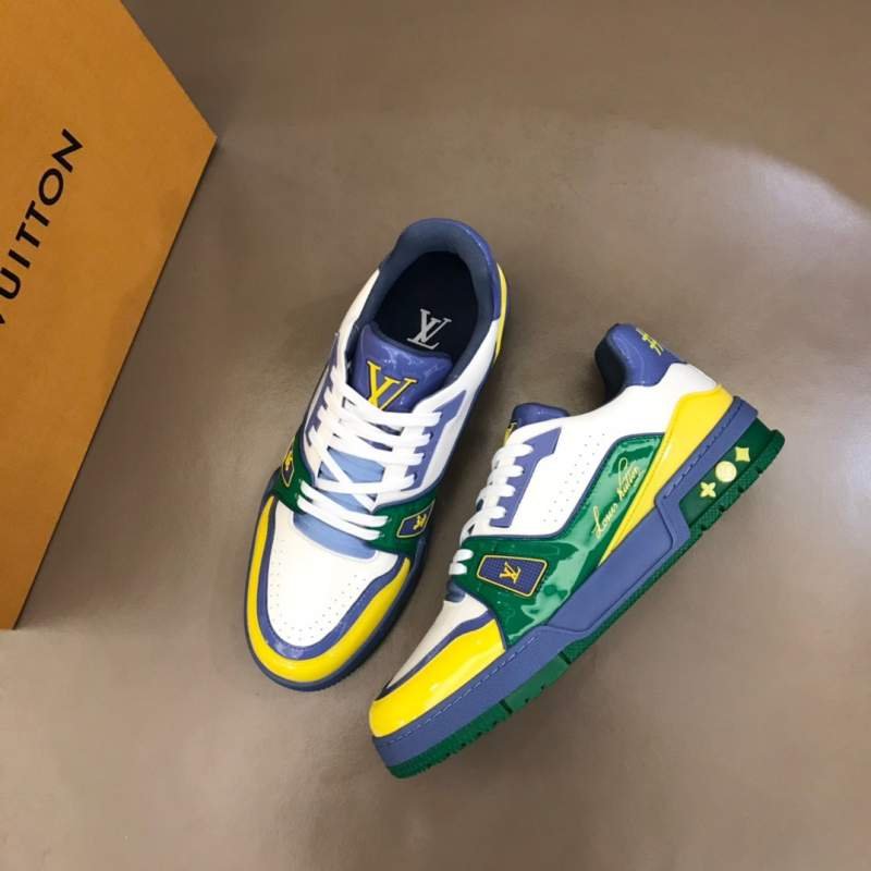 1742741029 211 Coachs sneakers at the beginning of early spring