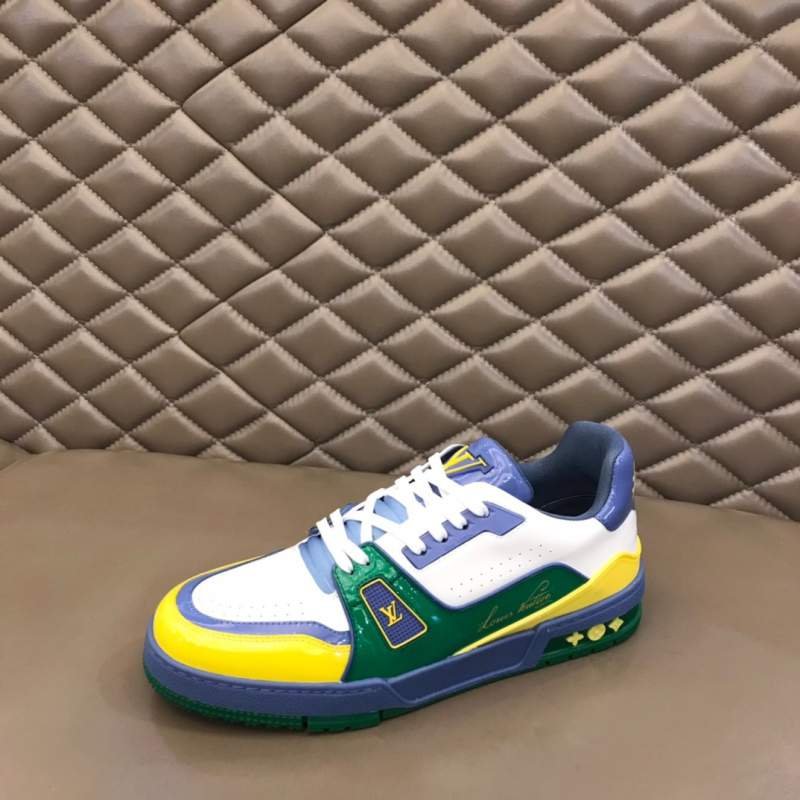 1742741029 666 Coachs sneakers at the beginning of early spring