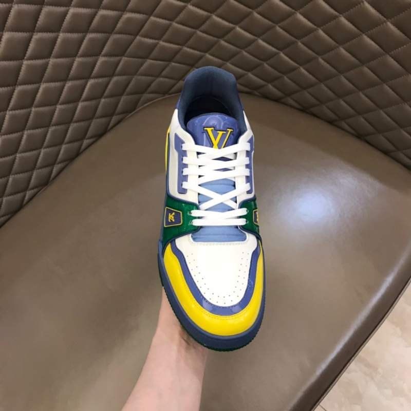 1742741030 27 Coachs sneakers at the beginning of early spring