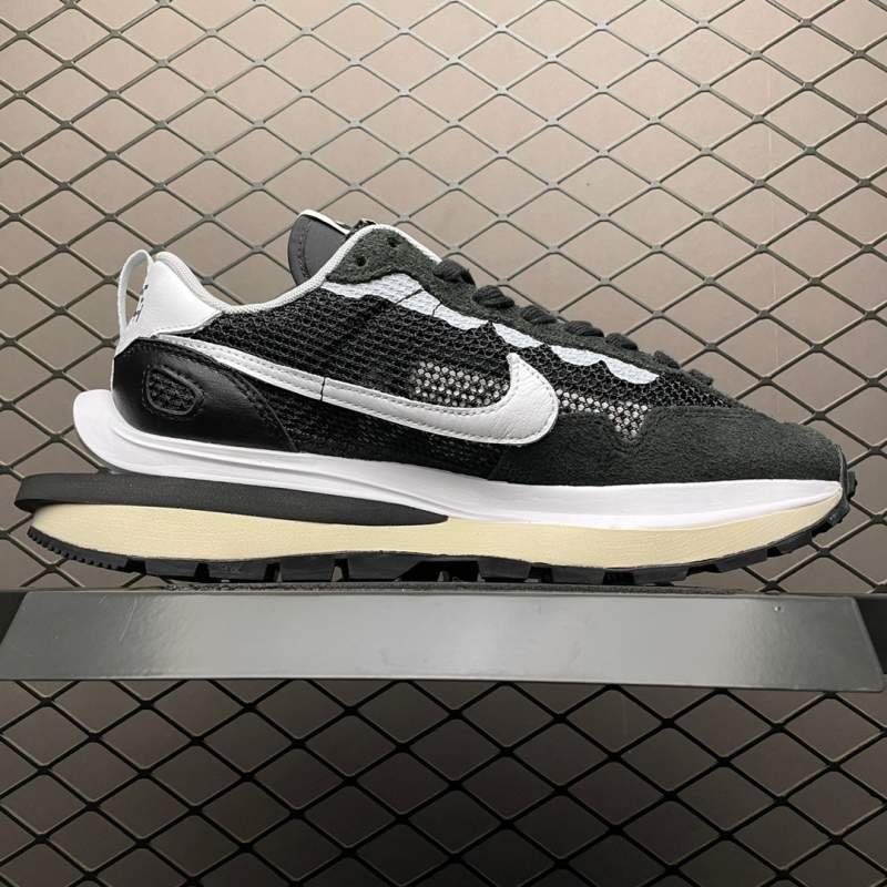 1742778733 333 Nike sacai x nk vapapaffle 30 black and white bneakers