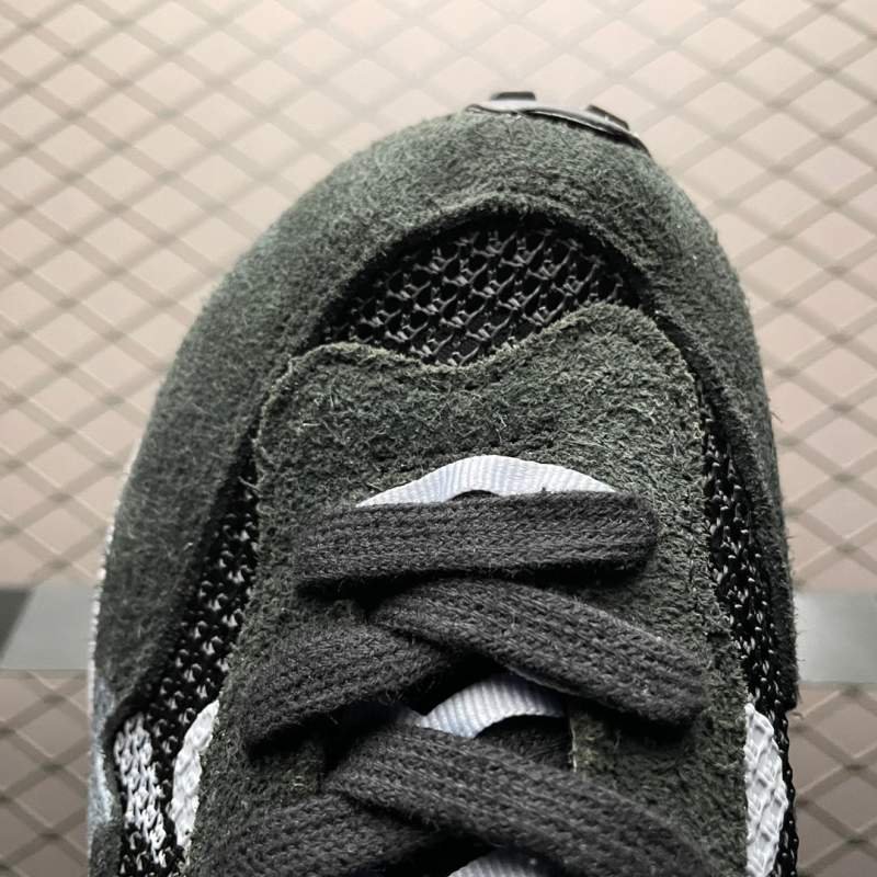 1742778735 233 Nike sacai x nk vapapaffle 30 black and white bneakers
