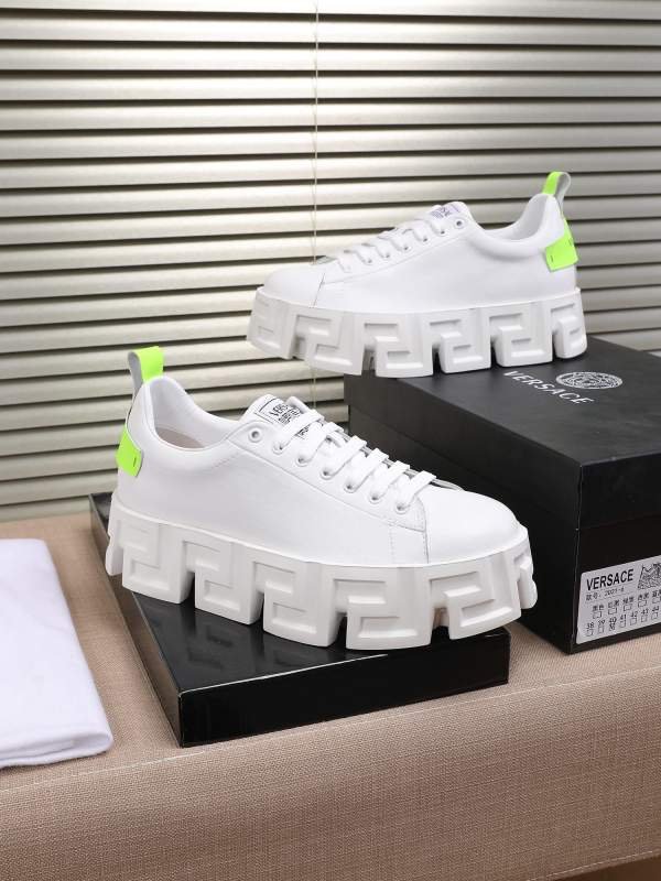 1742850602 90 The best selling high end sports in Versace and four