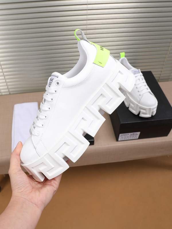 1742850603 961 The best selling high end sports in Versace and four