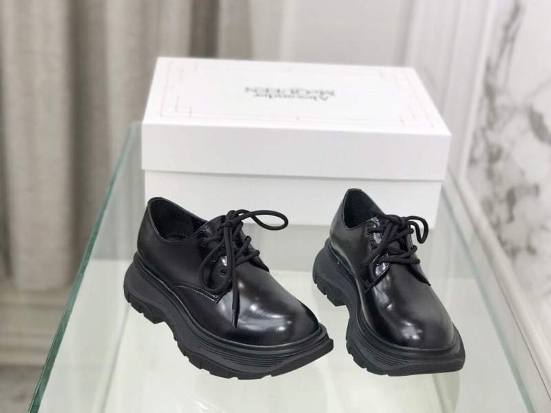 1742966644 246 The new thick McQueen sneakers in early spring