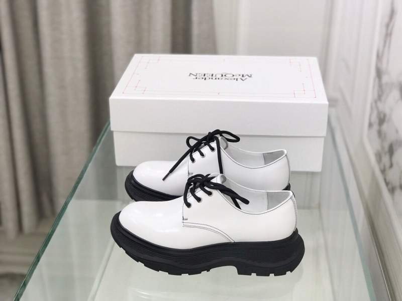 1742966644 513 The new thick McQueen sneakers in early spring