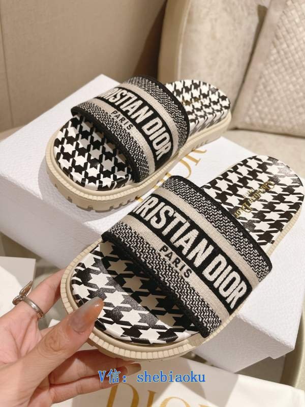 1742977657 30 Dior 2022 Spring and summer new electric embroidered sandals with