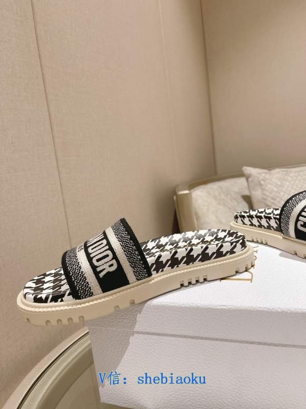 1742977661 323 Dior 2022 Spring and summer new electric embroidered sandals with