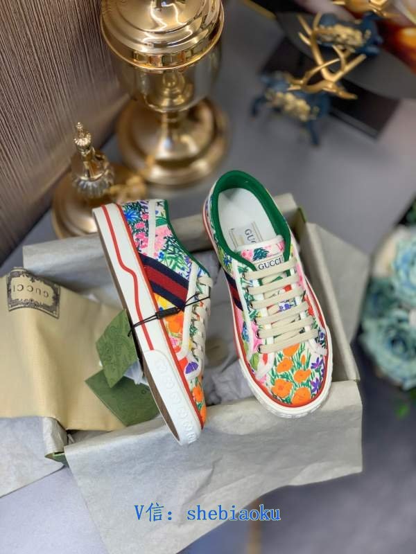 1743007127 21 Gucci 1977 colored floral canvas shoes