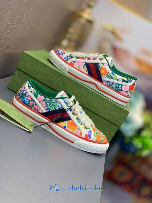 1743007127 355 Gucci 1977 colored floral canvas shoes