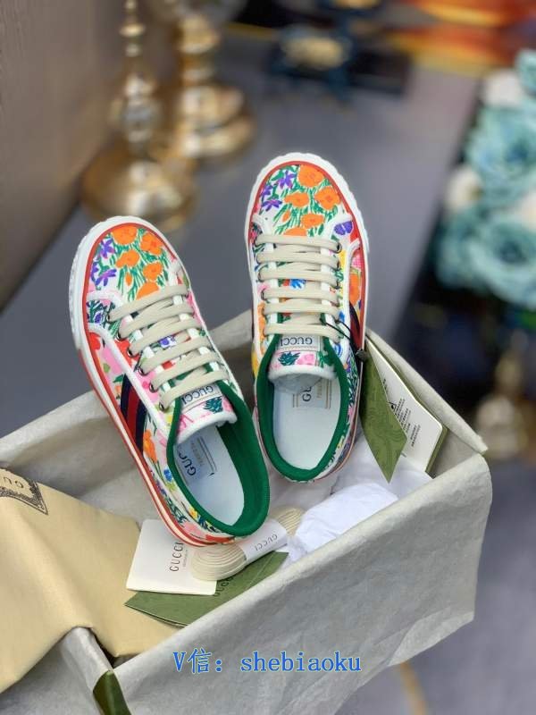 1743007128 460 Gucci 1977 colored floral canvas shoes