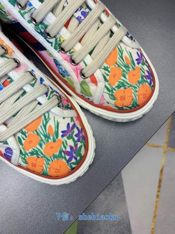 1743007130 476 Gucci 1977 colored floral canvas shoes