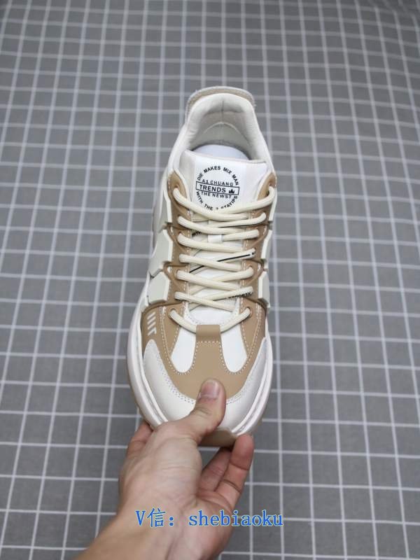 1743036400 915 Gucci Gucci Sneakers in thick soles