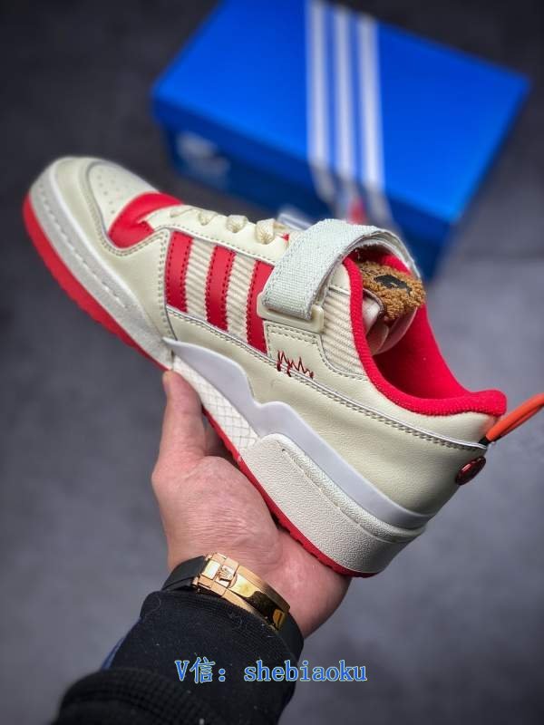 1743051198 546 Joint boots from the small owner of Adidas