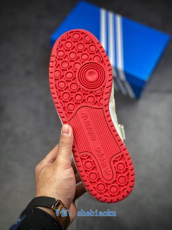 1743051199 530 Joint boots from the small owner of Adidas