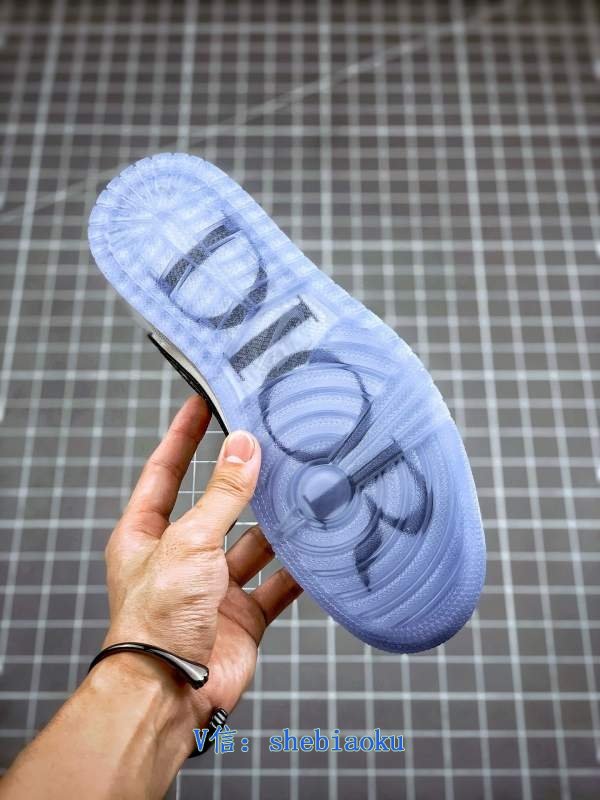 1743065801 894 Dior Dior x Air Jordan 1 low baskets