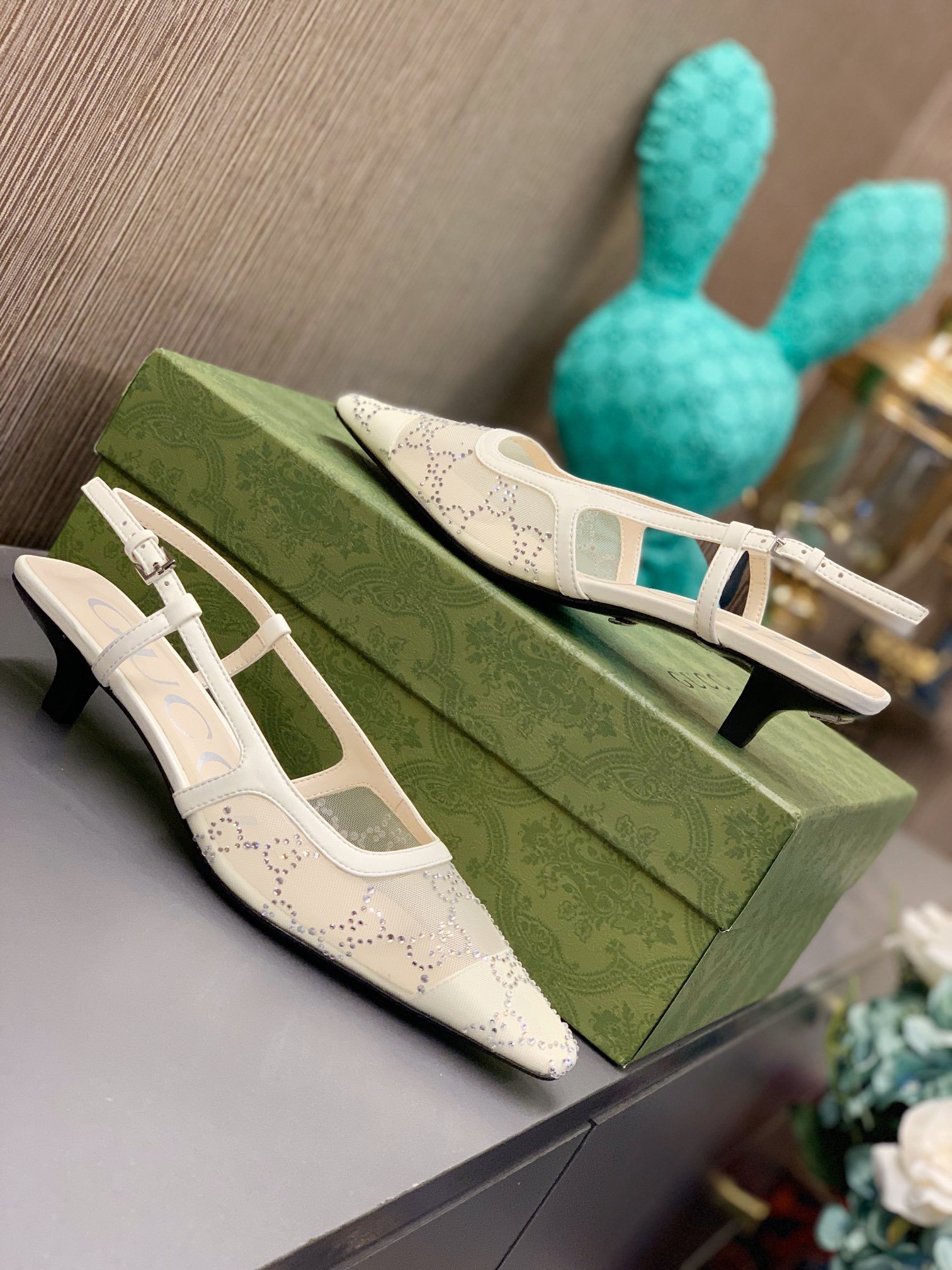 1743280333 900 Gucci Gucci 2022 Spring and Summer New Mesh encrusted with