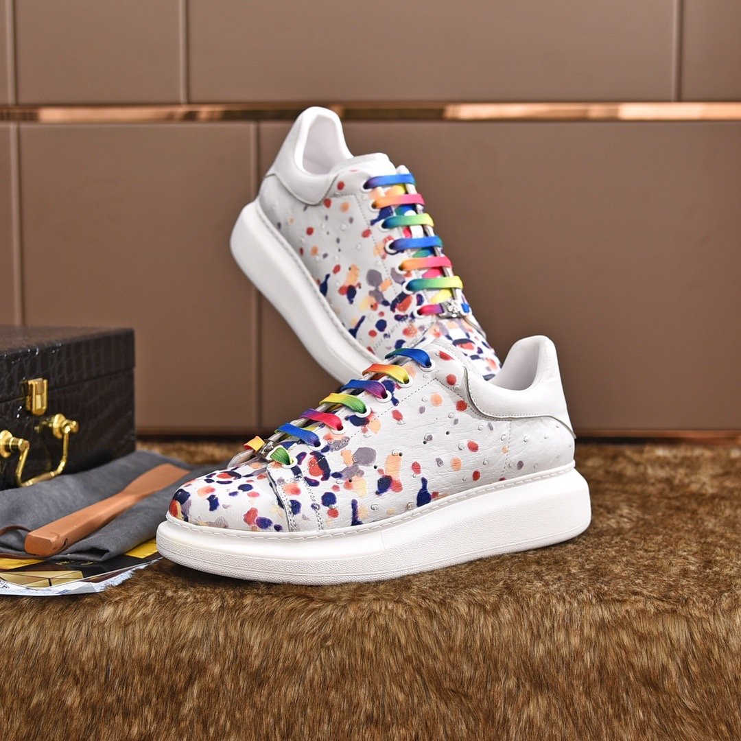 1743295092 771 Gucci Gucci Little Bee Paints Shoes for Hands Made