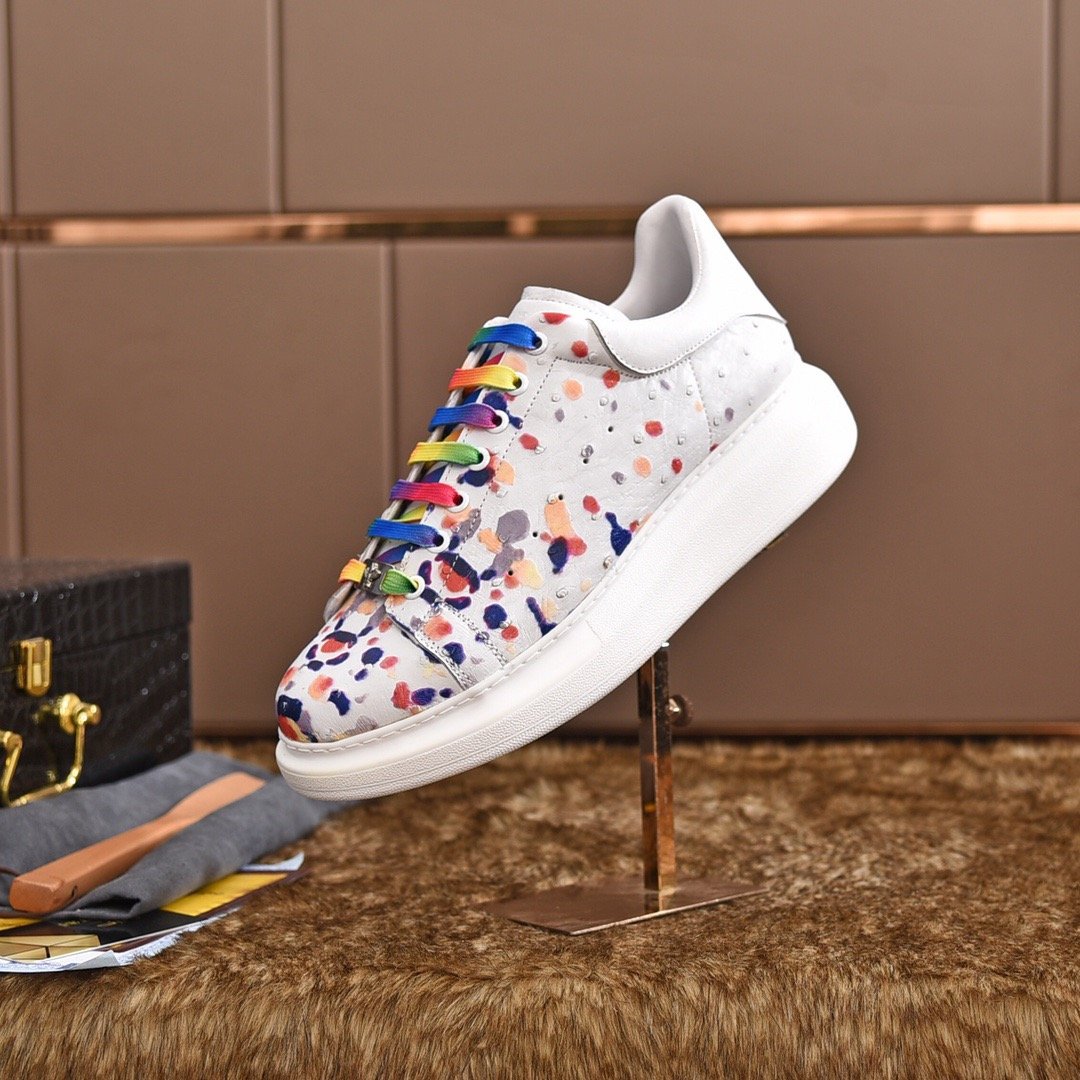 1743295100 670 Gucci Gucci Little Bee Paints Shoes for Hands Made