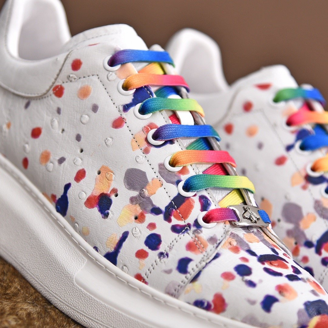 1743295101 212 Gucci Gucci Little Bee Paints Shoes for Hands Made