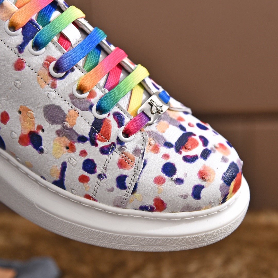 1743295103 807 Gucci Gucci Little Bee Paints Shoes for Hands Made
