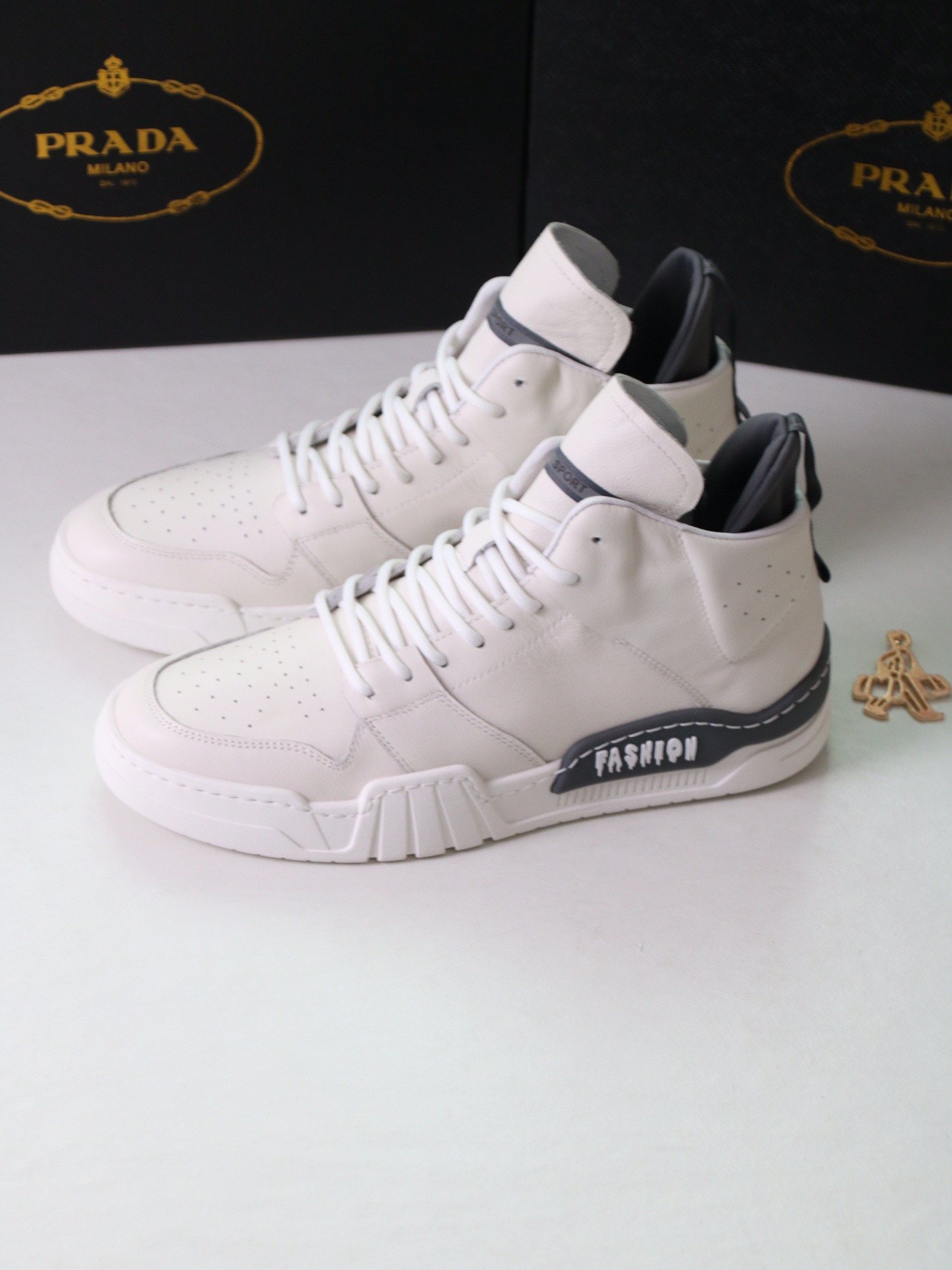 1743324668 331 Prada simple consumption and fashionable