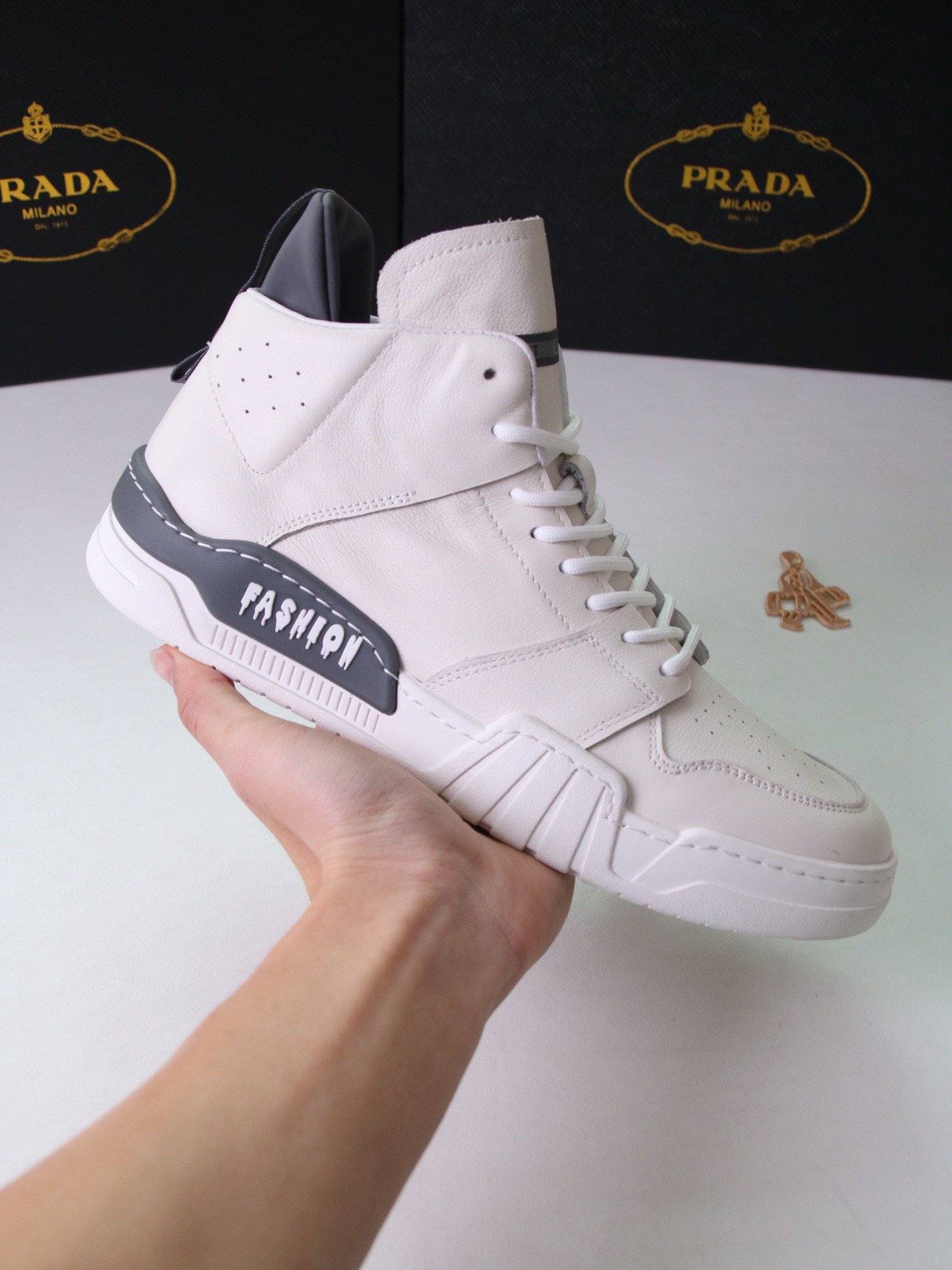 1743324670 602 Prada simple consumption and fashionable