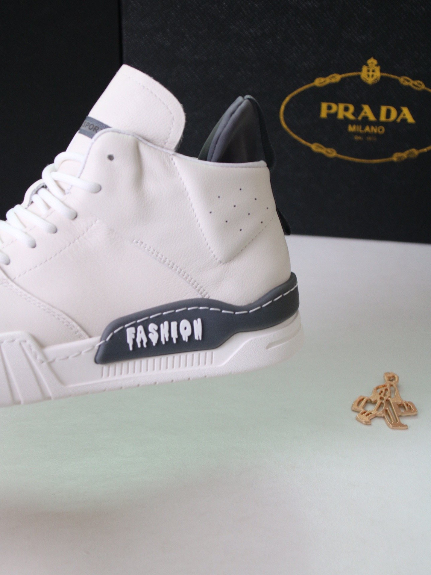 1743324674 363 Prada simple consumption and fashionable