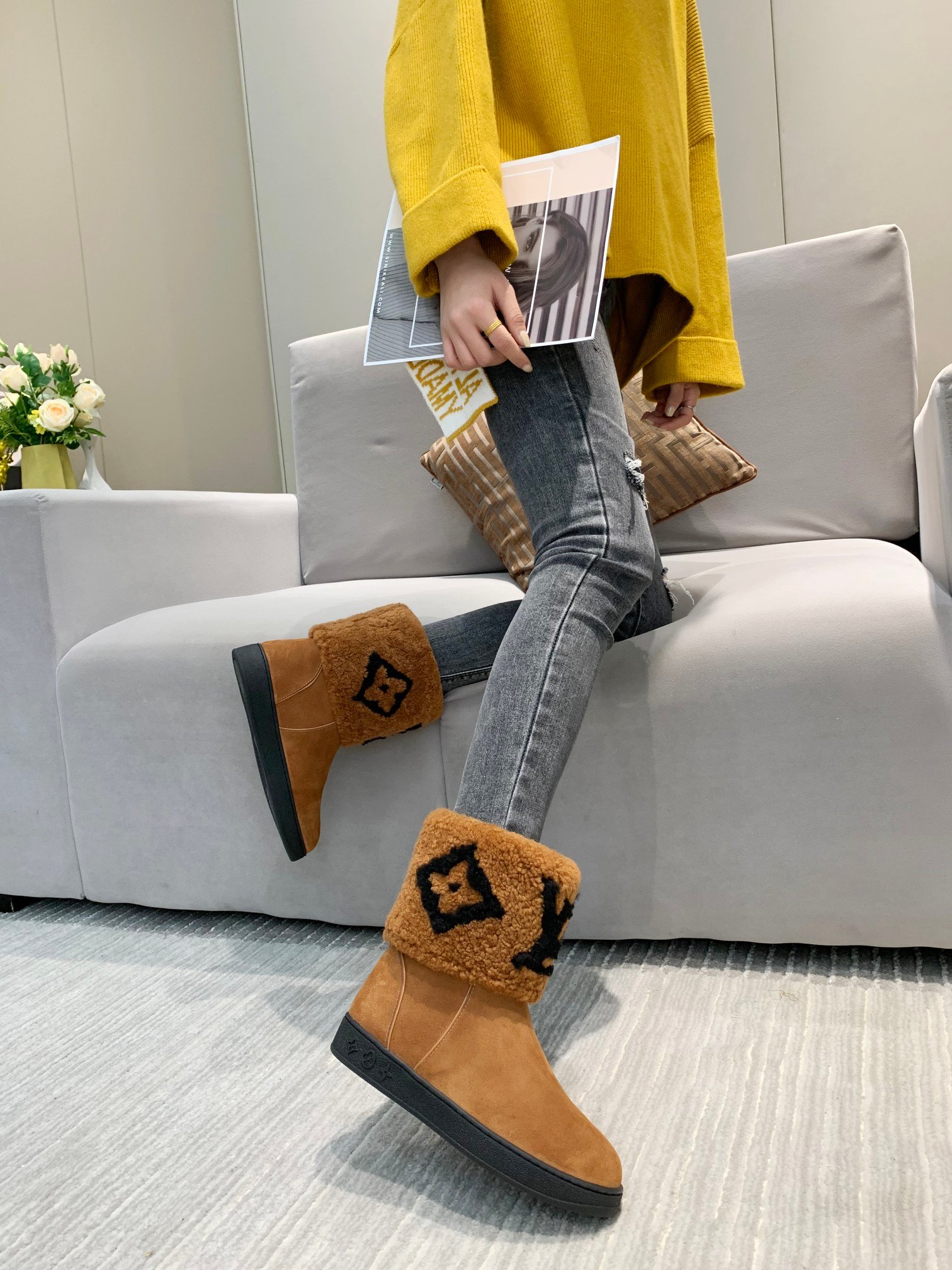 1743350898 110 High imitation 2020 LV snow boots