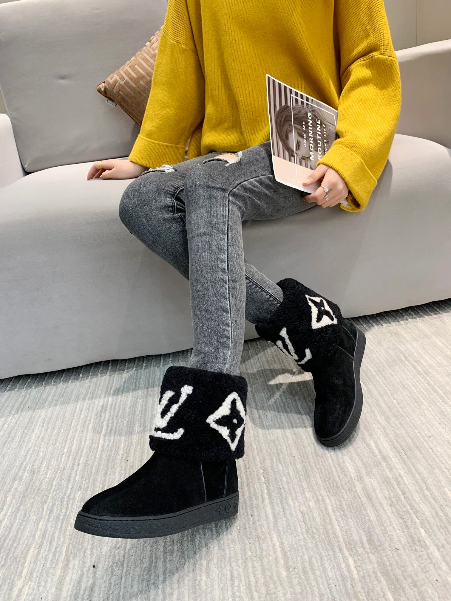 1743350902 317 High imitation 2020 LV snow boots