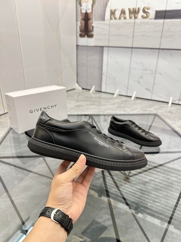1743373303 573 Givenchy Men de Givenchy relaxed shoes