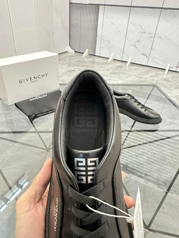 1743373304 708 Givenchy Men de Givenchy relaxed shoes