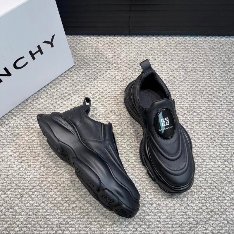 1743399275 563 Relaxed sneakers of Givenchy Men with thick sole from Givenchy